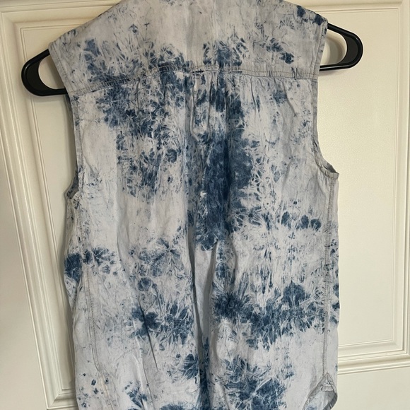 Vest - Picture 2 of 2